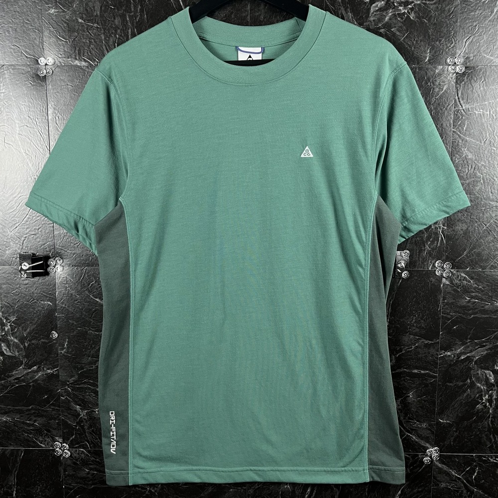 Nike ACG Men's Green Dri-FIT ADV Retro Rocks Shirt Small